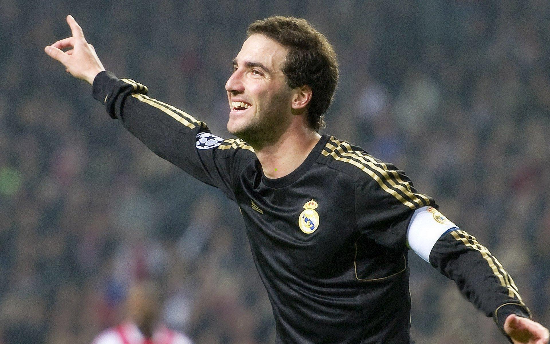 詹姆斯深情致敬克里斯·保罗！美媒感慨，生涯若能百次重来，九成概率可夺冠